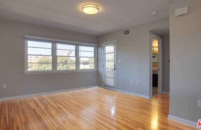 1440 Elkgrove Cir photos photos