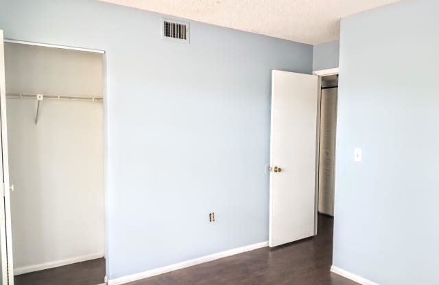 610 20th Lane East, BUILDING 1 Gallery 4
