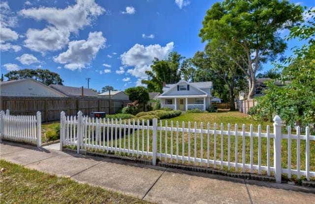 2424 2ND AVENUE N - 2424 2nd Avenue North, St. Petersburg, FL 33713