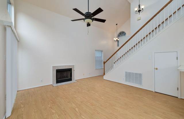 30 PEMBROKE LN Gallery 4