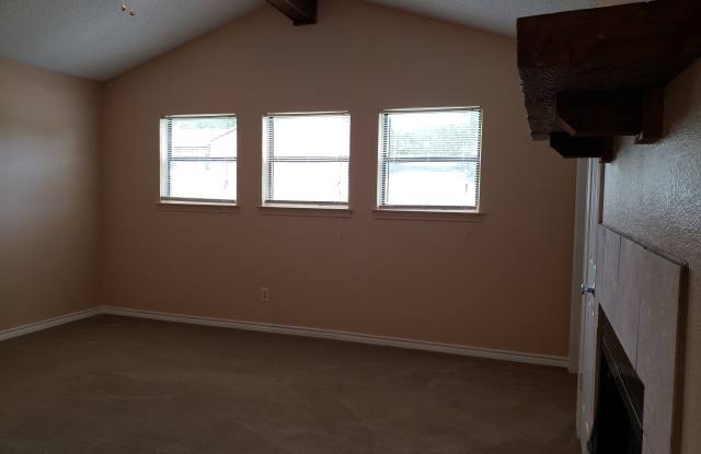 2512 Phyllis Dr Gallery 3