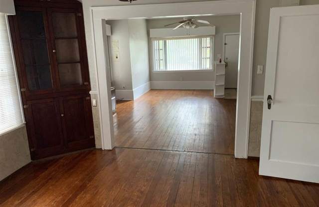 MIDTOWN Duplex Gallery 2