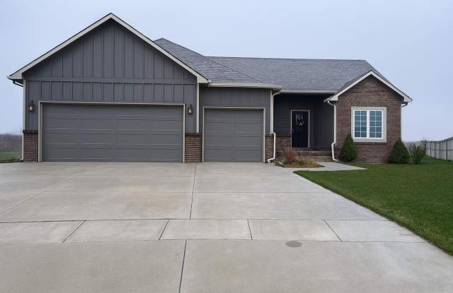 Spacious 4 Bedroom Home with Basement and Wet Bar in Clearwater photos photos