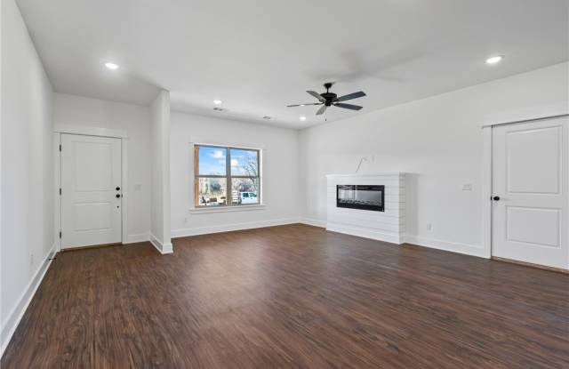 90 W Watson Lane Gallery 2