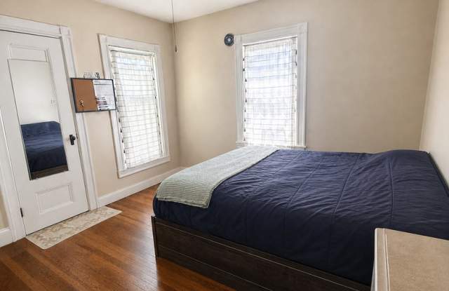 Cat Friend Duplex Home with TWO FREE Parking Spots included in the rent!  Perfect Location near bridge to Cambridge Gallery 4