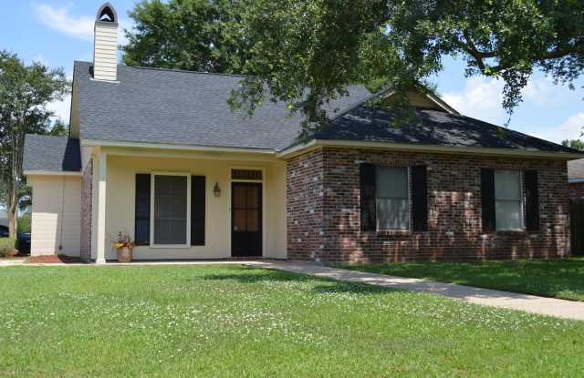 Beautiful 3 bedroom on corner lot in Azalea Lakes photos photos