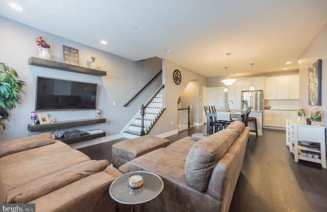 605 LAKEVIEW COURT Gallery 4