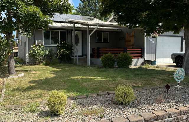 Solar power 3 bedroom 1 bath home with shop in Green photos photos
