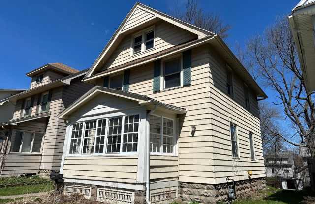 SINGLE FAMIKY FOR RENT IN MAPLEWOOD LOCATION ! - 768 Flower City Park, Rochester, NY 14615