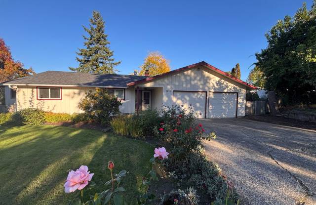 Spacious 4 bedroom 2 bath Home in North Albany! - 1815 Northwest Daemon Place, Albany, OR 97321