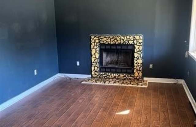 2900 LANCASTER Street Gallery 2