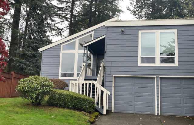 $1475 Off First Full Month!! Georgeous, Updated SW Portland Home Minutes to Downtown, I-5, Sylvania PCC - 4128 Southwest Vesta Street, Portland, OR 97219