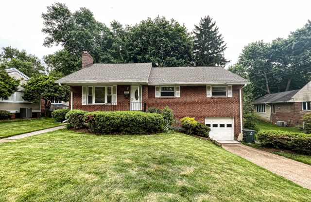 Sunny and Bright 4 Bedroom 3 Bath 2 Level Ranch with 1 Car Garage photos photos