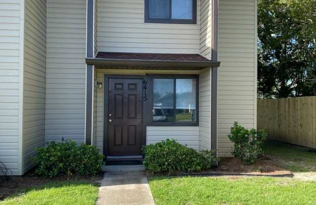 Charming 2Bed/1.5 Bath End-Unit Townhome Conveniently Located Near Schools, Shopping  Tyndall AFB! photos photos