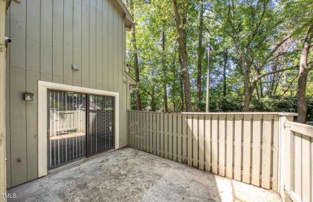 225 Twin Oaks Place Gallery 4