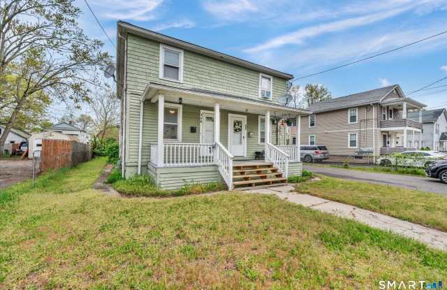 128-130 Sisson Street unit: 2 photos photos