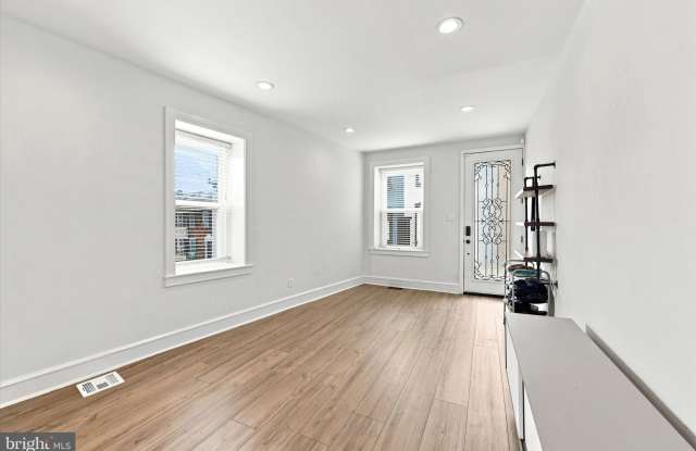 305 CARSON Street Gallery 3