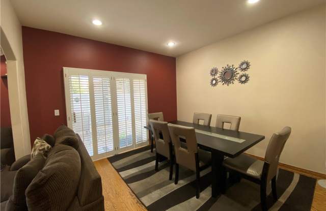 18806 Hatteras Street Gallery 4