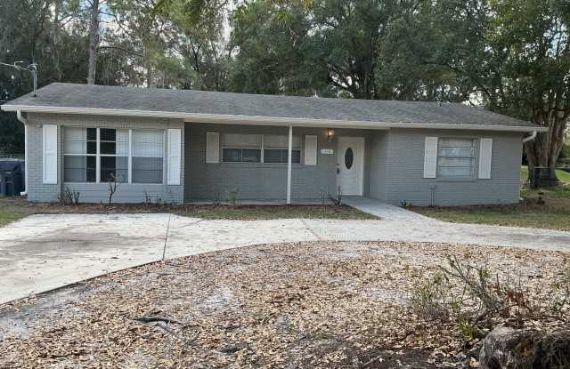 Winter Haven 3BR Home with Fenced Yard  Bonus Room - 116 Sugar Creek Road, Jan Phyl Village, FL 33880