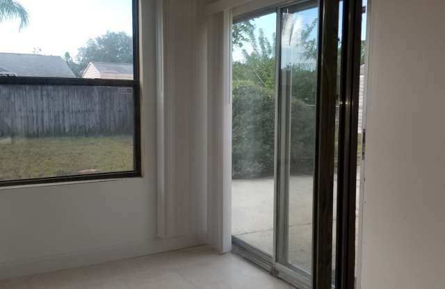 S. BISCAYNE  TAMIAMI TRAIL / 2 bedroom home / $ 1450 photos photos