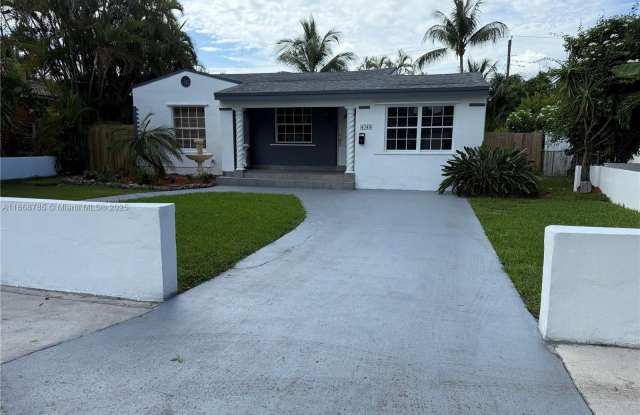 4340 SW 15th St photos photos