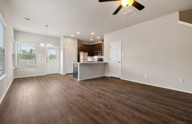 AVAILABLE NOW! GORGEOUS 3 BEDROOM DUPLEX LOCATED IN CONVERSE, TX! Gallery 4