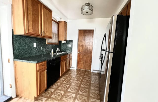 21716 Alger Gallery 2