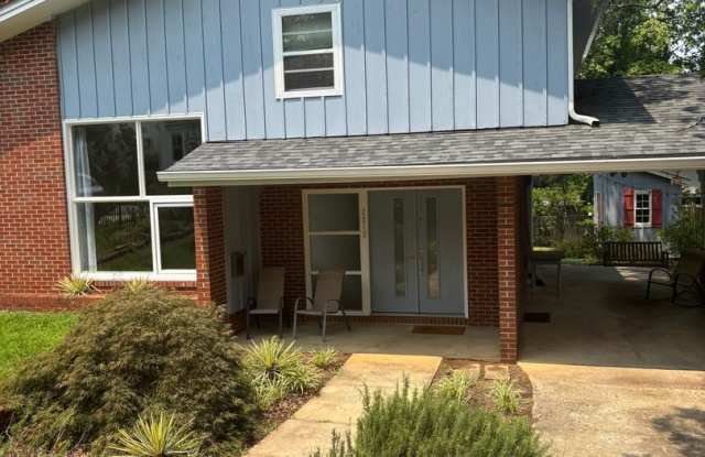 2312 Bedford Ave ~ 3 bedroom / 2.5 bathroom split level house ~ located near District Village photos photos