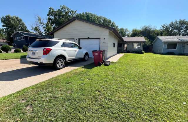 2 Bed/1 Bath Duplex with Garage and Unfinished Basement! photos photos 2 Bed/1 Bath Duplex with Garage and Unfinished Basement! photos photos