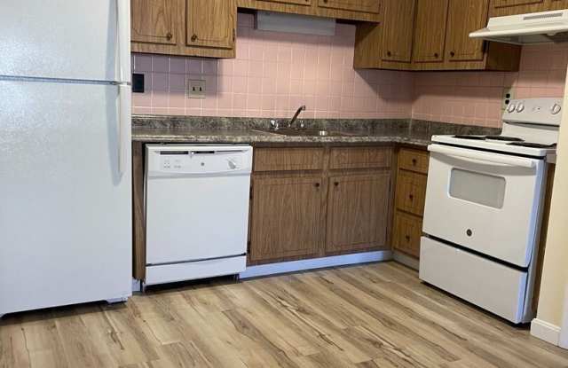 Large 2 bedroom unit on a side street in Arlington! photos photos