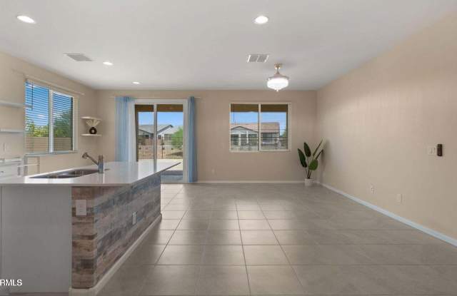 17356 W WEEPING WILLOW Road Gallery 3