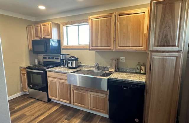 Full Furnished 2b/1b Gallery 1