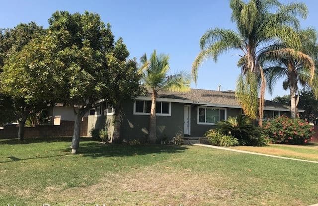 8564 VIA AMORITA - 8564 Via Amorita, Downey, CA 90241
