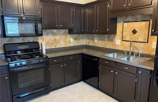 1100 Country Club Place NW Gallery 4