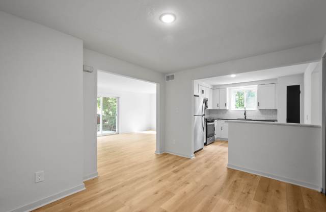 AVAILABLE LATE SEPTEMBER! UPDATED 2-BEDROOM IN CRAFTON! Gallery 4