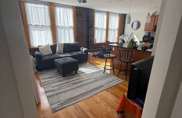 Charming North End 2-Bedroom w/ Laundry in Building - No Fee! Gallery 3