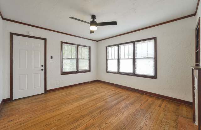 1507 Northwest 28th Street - A Gallery 3