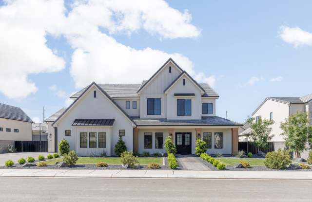 Gorgeous 5 bed | 3.5 bath |  Custom Home with RV Garage in Tonaquint! photos photos