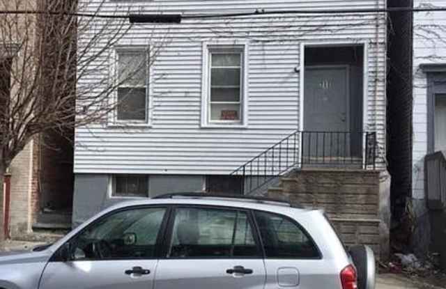 Affordable 3 bedroom, 1 bathroom, 1st floor photos photos