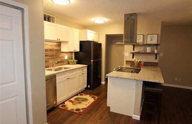 915 Valley View Drive Gallery 4