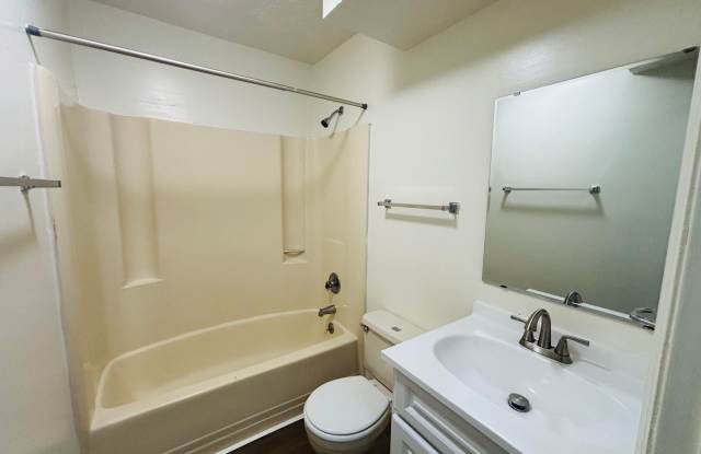 4 Bedroom 2.5 Bath Townhouse Gallery 3