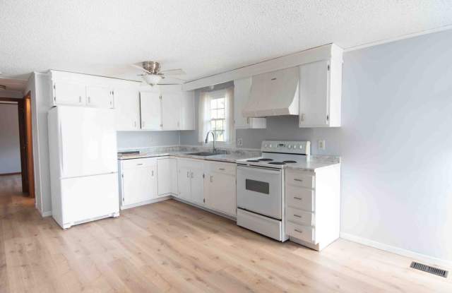 3 Bedroom Ranch Available for Rent March 1st photos photos