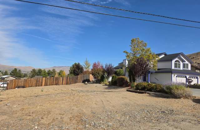 Pet Friendly 1 Acre with Views and Next to Hiking Trails Gallery 4