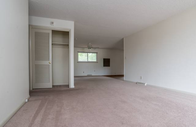 $0 DEPOSIT OPTION! WALNUT HILLS DIVISION, NEW APPLIANCES, GARAGE, FIREPLACE, STORAGE! Gallery 3