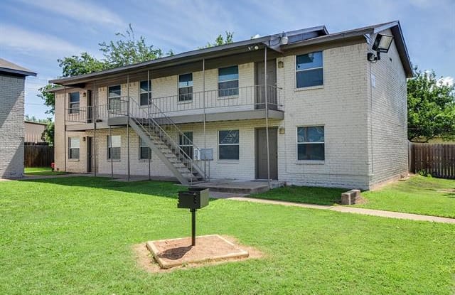 2462 Fort Worth Street - 2462 Fort Worth Street, Grand Prairie, TX 75050