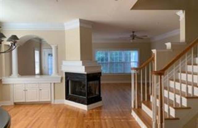 1618 Chateau Club Gallery 4