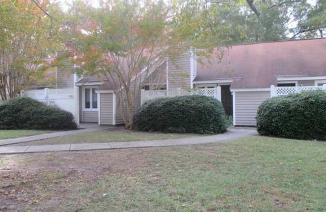 2 Bedrooms, 1 bathroom Cathedral ceiling in open floor plan with wood burning fireplace... photos photos