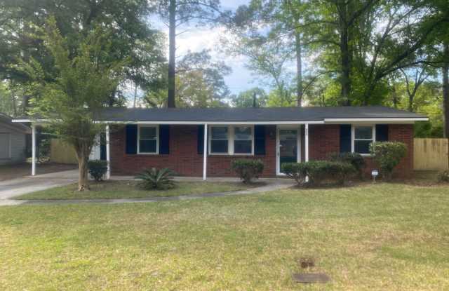 Huge fenced yard! photos photos