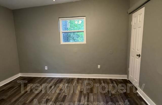 4607 Highland Avenue A Gallery 3