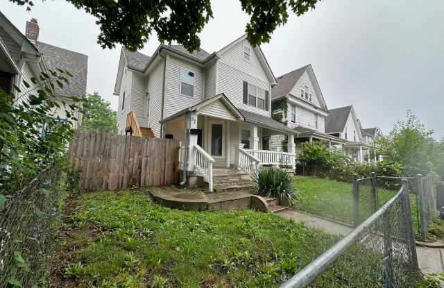 37 1/2 South Tuxedo Street photos photos